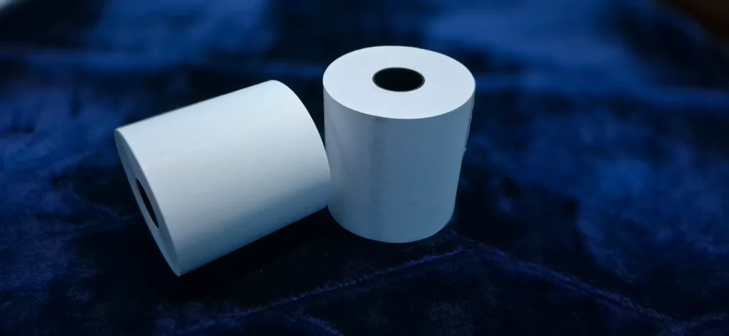 Roll kertas thermal ukuran standar untuk printer POS (Point of Sales) kasir ritel